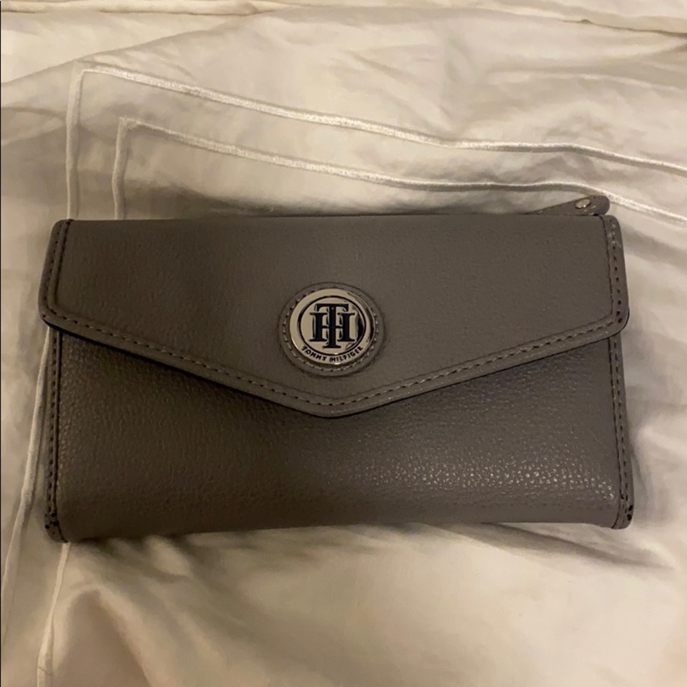 Tommy Hilfiger long wallet